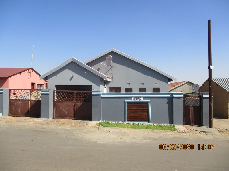 House in Kagiso For Sale