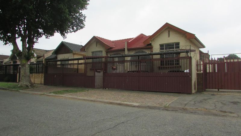 House in Kenilworth For Sale