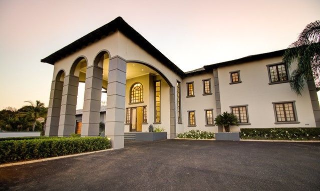 Housewifes of Pretoria Showpiece! Majestic modern home in Mooikloof Equestrian Estate
