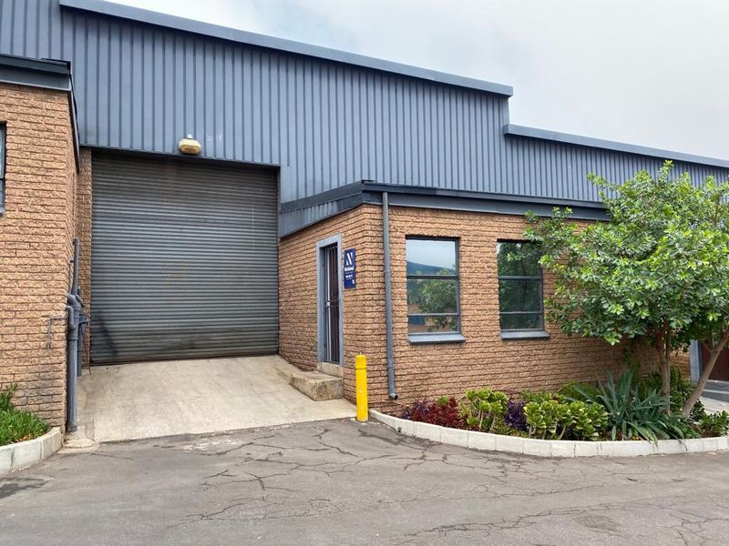 Very neat industrial unit to let in Halfway House