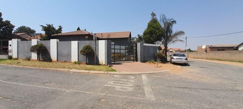Cosmo City Ext 8 -  3 bedrooms 2 bathrooms house for sale R1200000