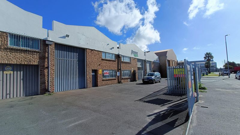 412sqm Industrial Warehouse For sale in Montague Gardens