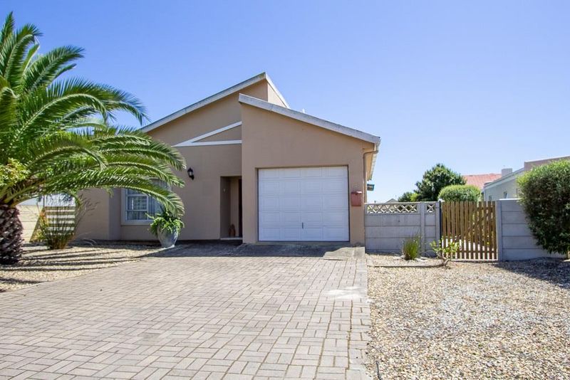 Lovely Port Owen Home: Great Investment for Family or Couple