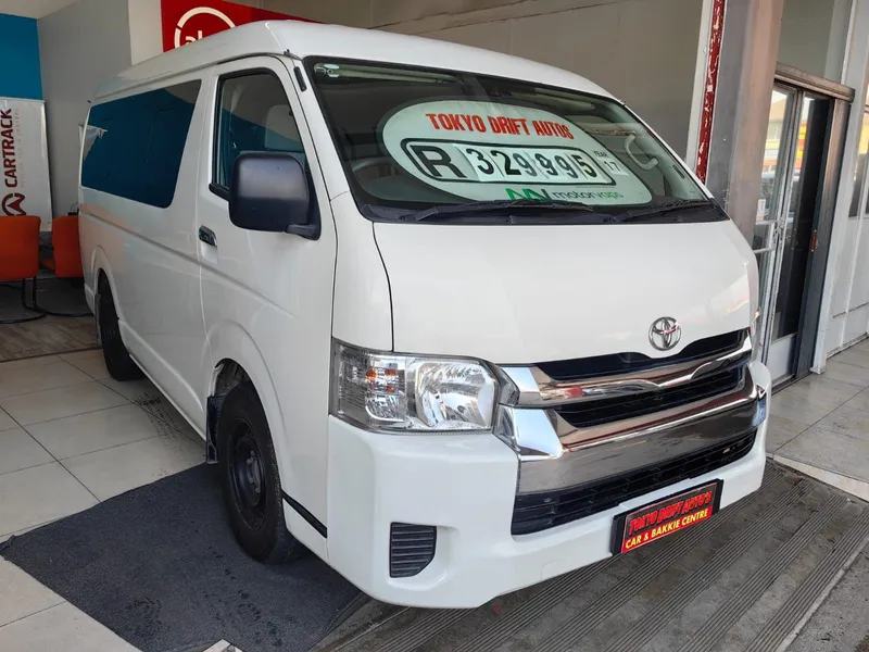 2017 Toyota Quantum 2.7 10-Seater Bus with 120010kms CALL Jooma 071 584 3388