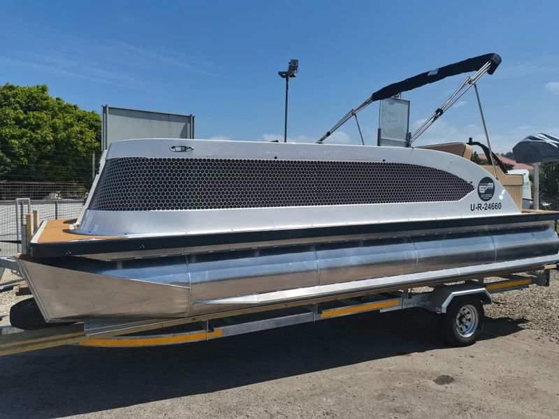 Pre-owned 6250 Spitfire Pontoon with 100HP Suzuki Four Stroke