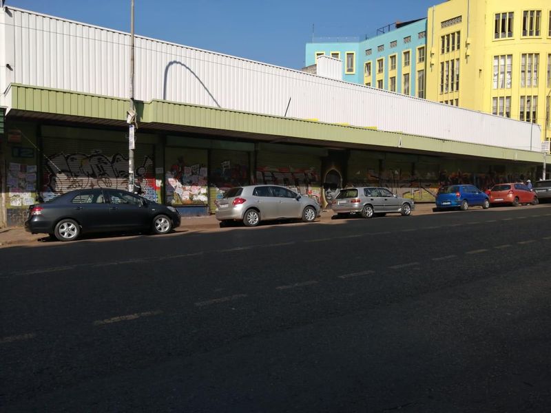 Retail warehouse / commercial space to let / or sale in Johannesburg