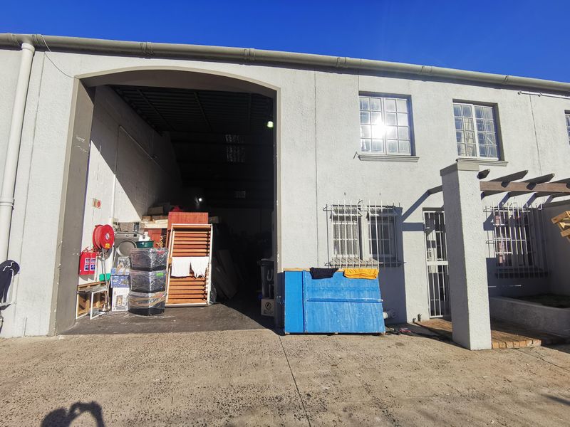 210m2 Warehouse / Factory TO LET in Secure Park in Airport Industria, Cape Town.