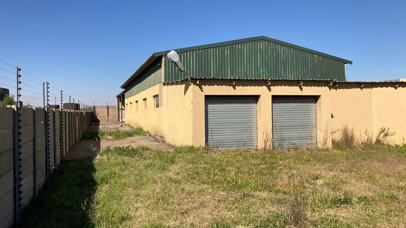 Truck yard and repair workshop for sale situated in Aureas