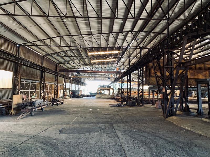 Warehouse / factories for rent in Nigel