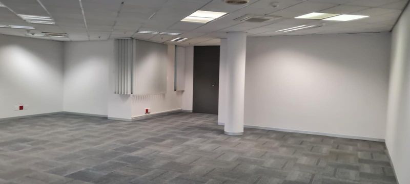 404,95 m2 FOURTH FLOOR OFFICE SPACE AVAILABLE IN SECURE OFFICE PARK!