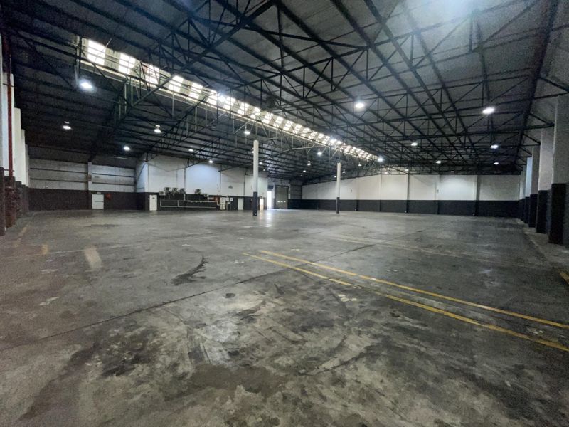 2,130m2 Warehouse / Factory TO LET in Secure Park in Epping, Cape Town.