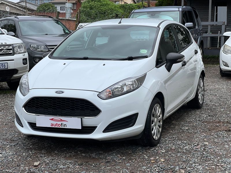 2016 Ford Fiesta 1.0 EcoBoost Ambiente Powershift, White with 75000km available now!