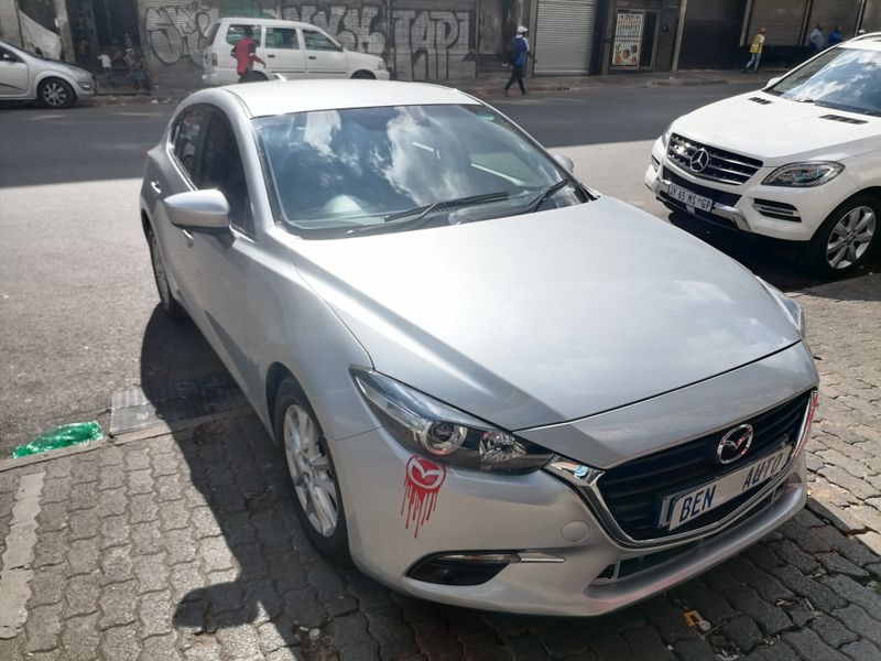2017 Mazda Mazda3 1.6 Dynamic, Silver with 69000km available now!