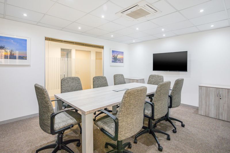 Open plan office space for 10 persons in Regus Pietersburg, Limpopo