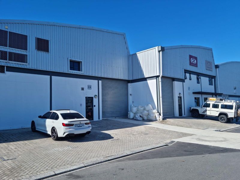 NEAT WAREHOUSE UNIT WITH OFFICES TO LET IN FIRGROVE BUSINESS PARK SOMERSET WEST