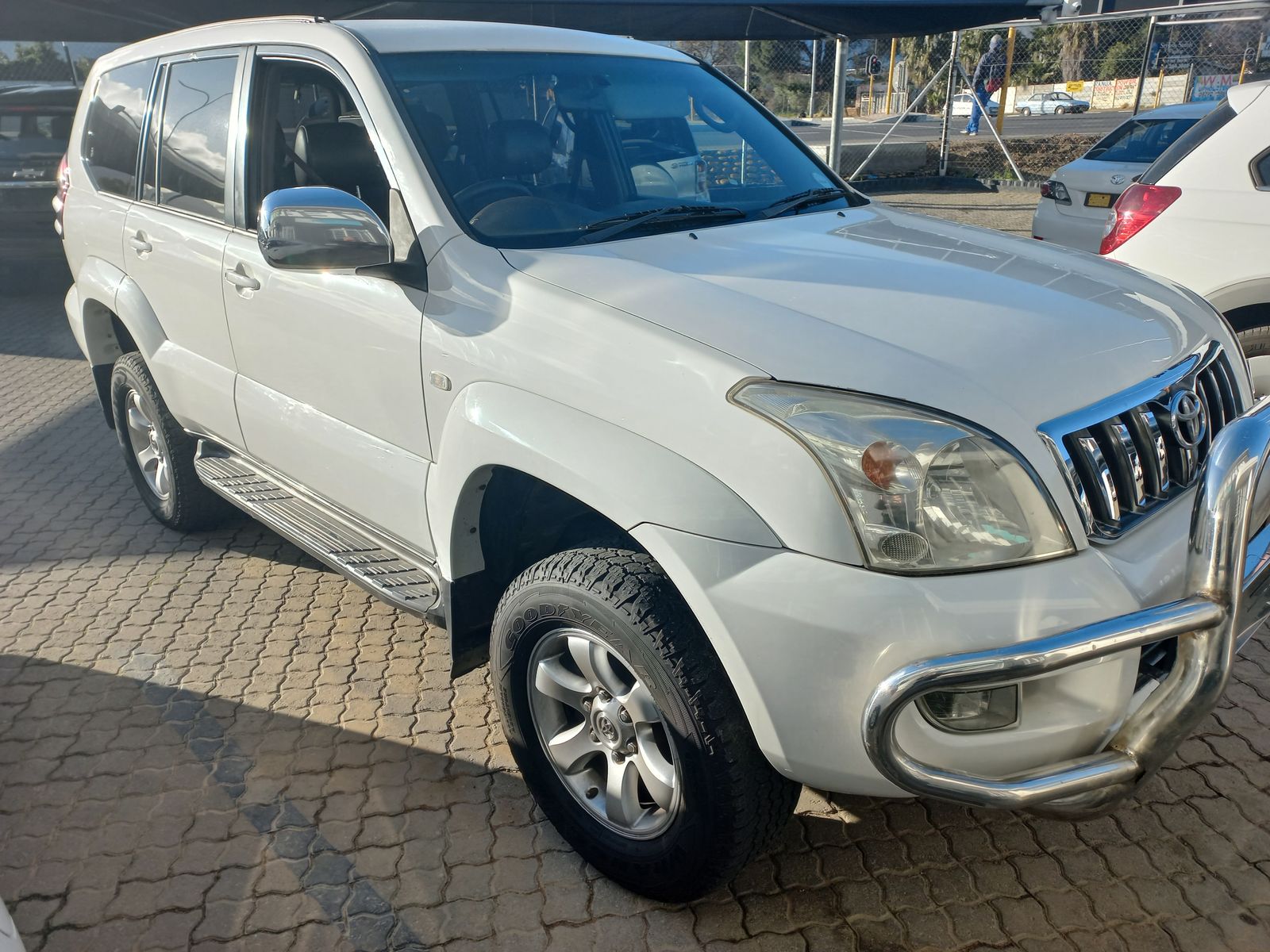 2005 Toyota Land Cruiser Prado 4.0 V6 TX AT, White with 312000km