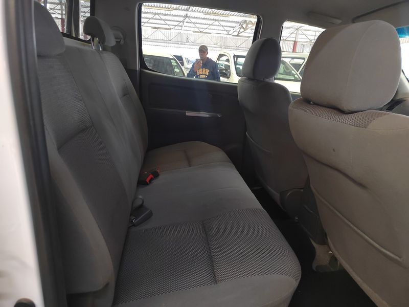 2012 Toyota Hilux 2.7 VVT-i D/Cab RB Raider with 269399kms CALL BOITY 083 506 0587