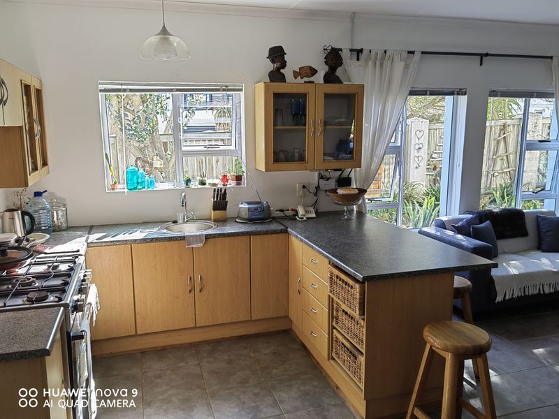 Nothing to be said, just walk in and enjoy this Canal  Home