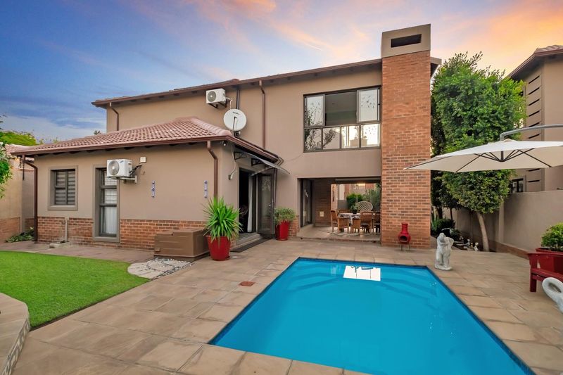 House in Ruimsig Country Estate For Sale
