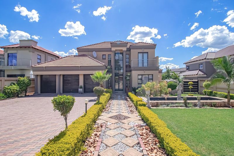 Stunning Home In A Sought After Eco Estate