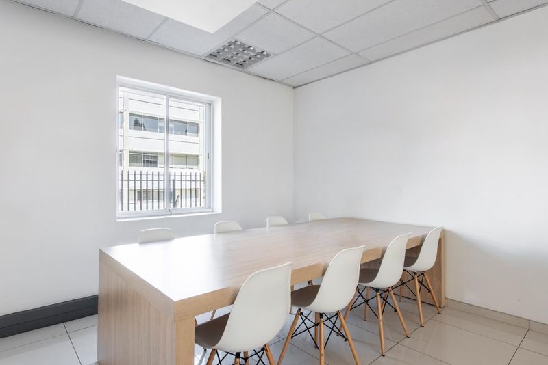 Private office space for 4 persons in Regus Illovo, Fricker Road