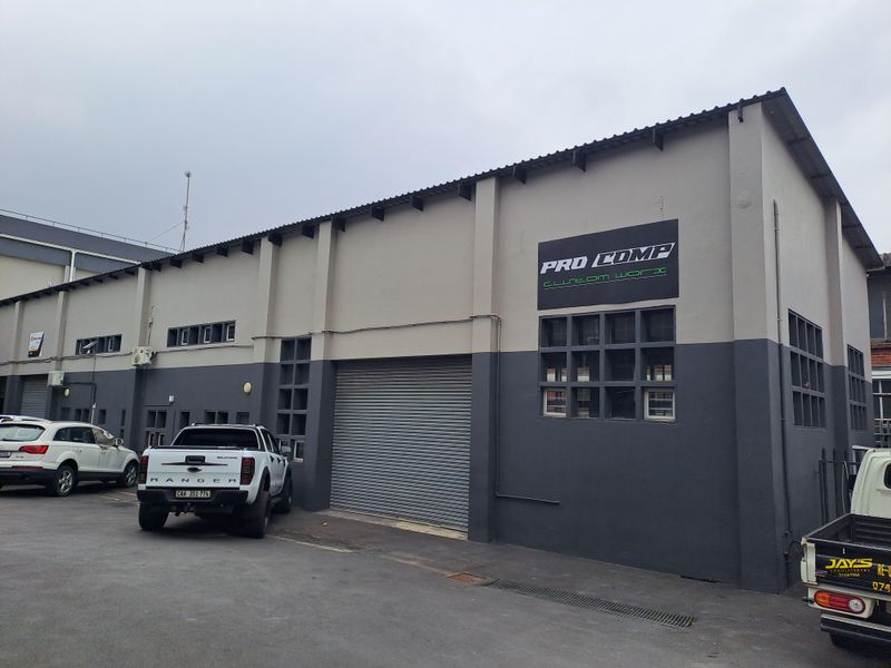 Industrial premises to Let in Small Complex