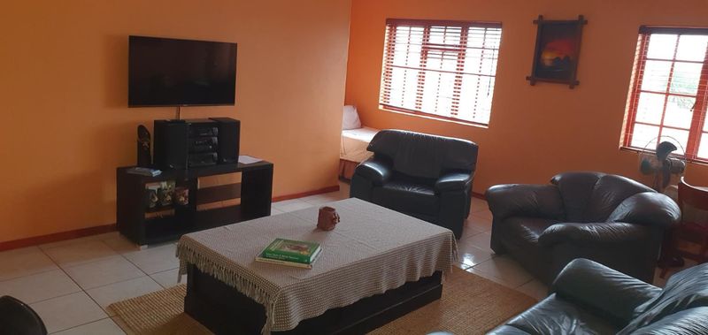 5 LOVELY FURNISHED SELF CATERING GUEST HOUSE APARTMENTS  WITH POOL DSTV INTERNET