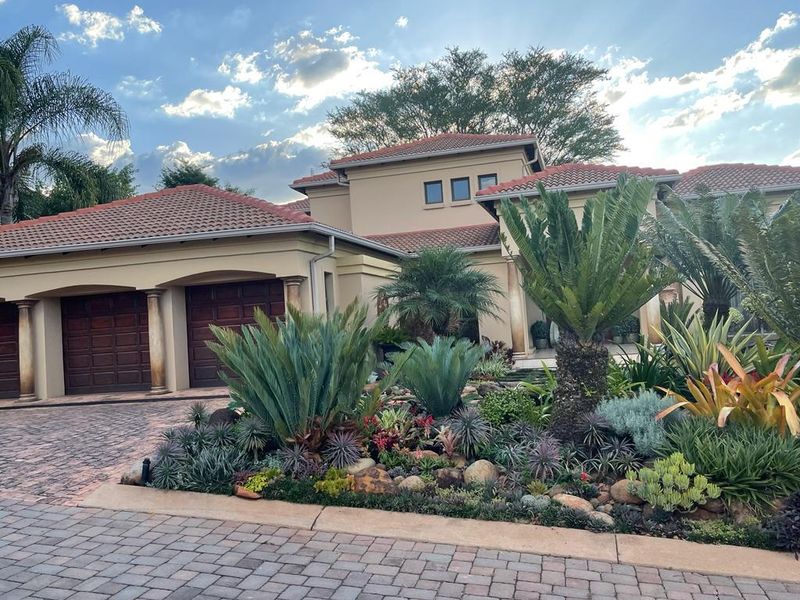 Gorgeous Up Market Home at the Foot of the Magalies Mountain