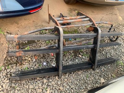 Bakkie front bull bar-  any reasonable offers?