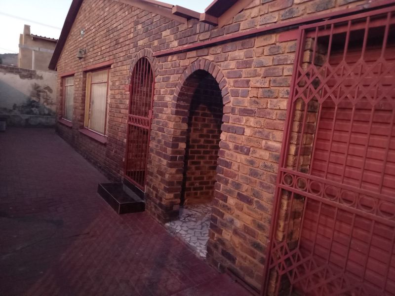 A 4 Bedroom house to let at Mamelodi East SNS