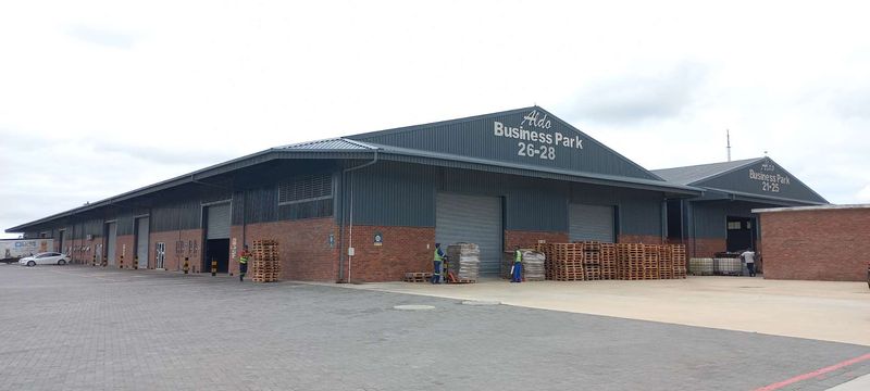 Commercial warehouse in secure business park!