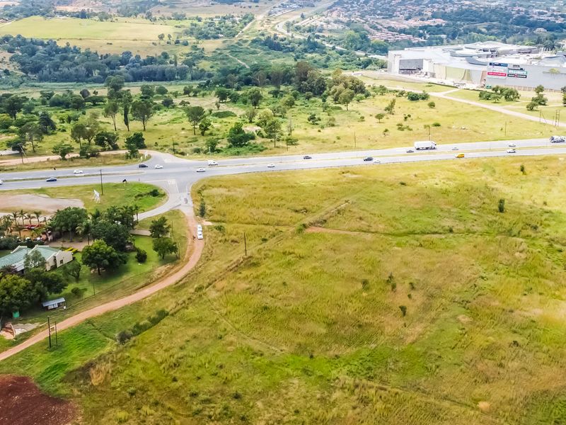 Prime 36ha property  alongside the N14 across the way close to Cradlestone Mall.