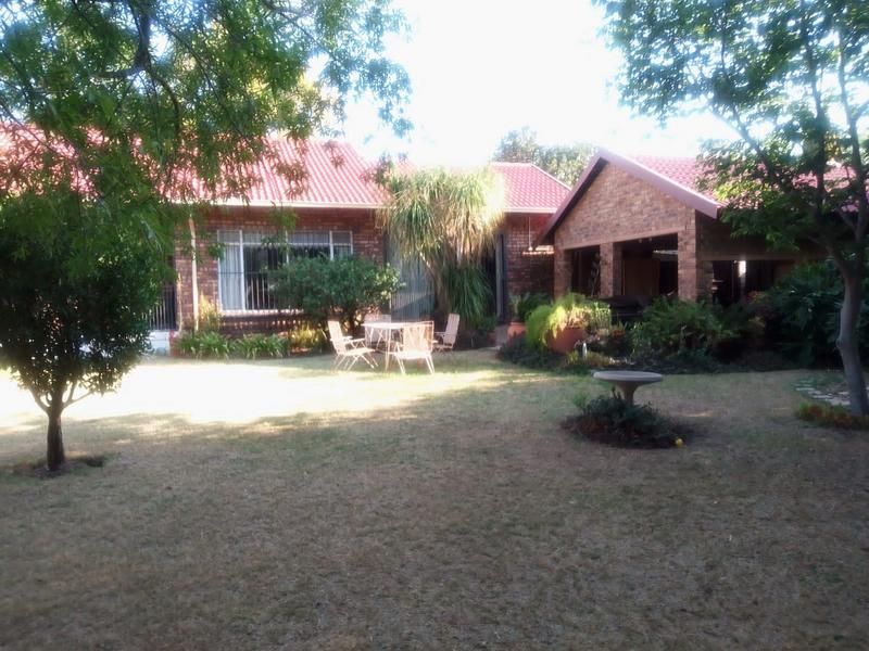Your Search is over 3 bedroom house with a Flatlet