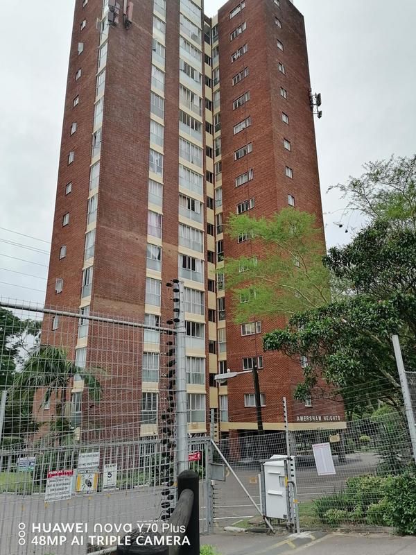 Spacious 2 bedroom apartment for sale in Pinetown Central