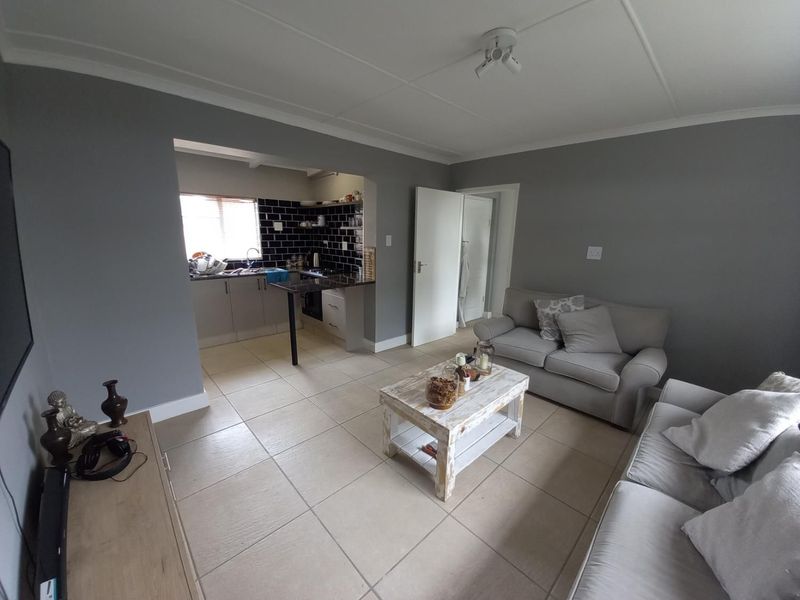 Beautiful one bedroom flat in Bonza Bay Road, Bonza Bay