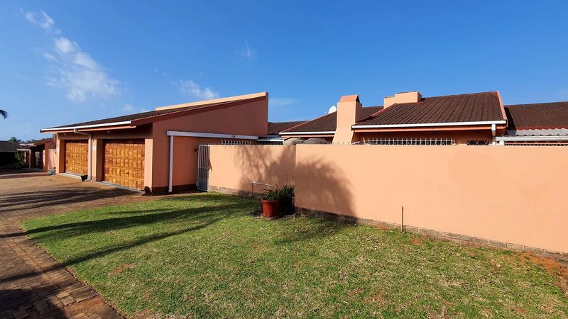 Townhouse in Uvongo For Sale