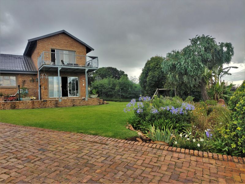 4 Bedroom double story mansion in Bronkhorstbaai