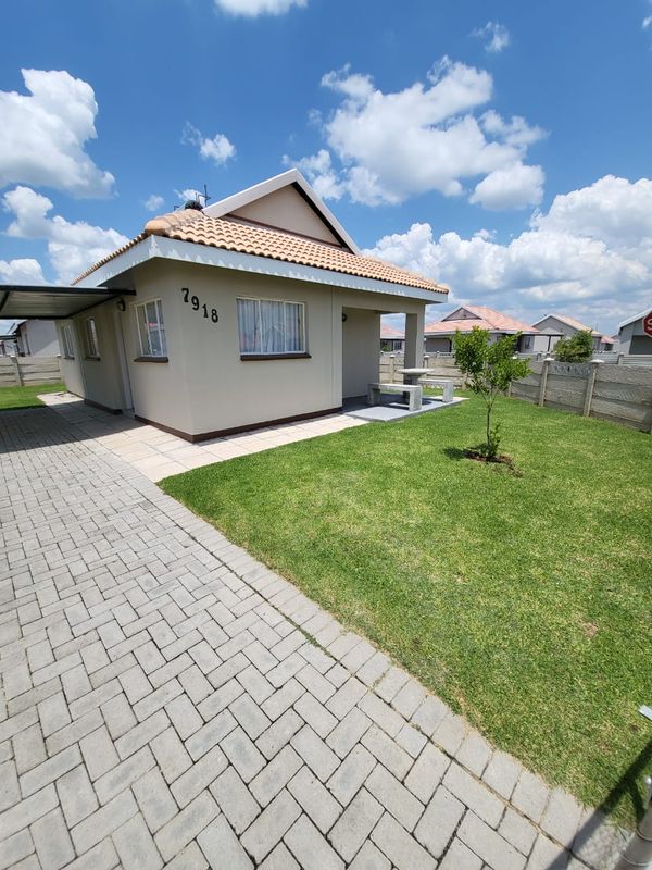 NEWLY BUILT 2 BEDROOM HOUSE FOR SALE IN PLATINUM VILLAGE - FREEDOM PARK PHASE 3- ALL COSTS INCLUDED!
