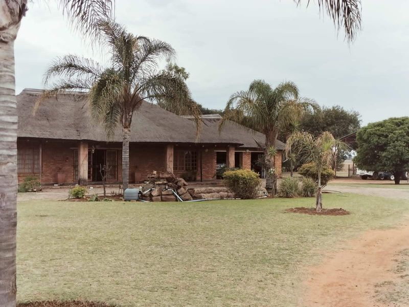 NEAT 8.5 HECTARE SMALL HOLDING FOR SALE - 7KM FROM BRONKHORSTSPRUIT