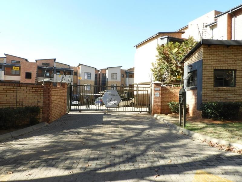 2 Bedroom, 2 bathroom ground floor apartment in a Secure Complex!!