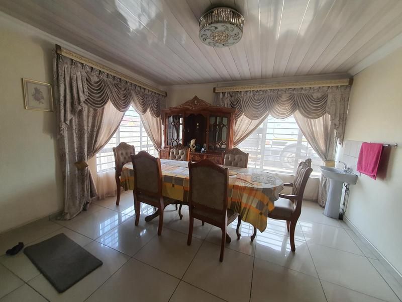 5 Bedroom House for Sale in Lennoxton
