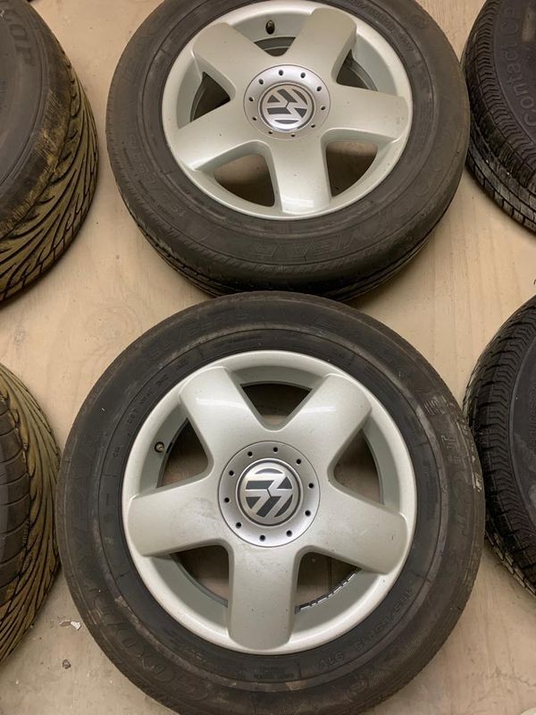 Set of 15 inch Vw mags and tyres R4000