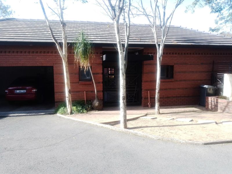 House in Bryanston To Rent