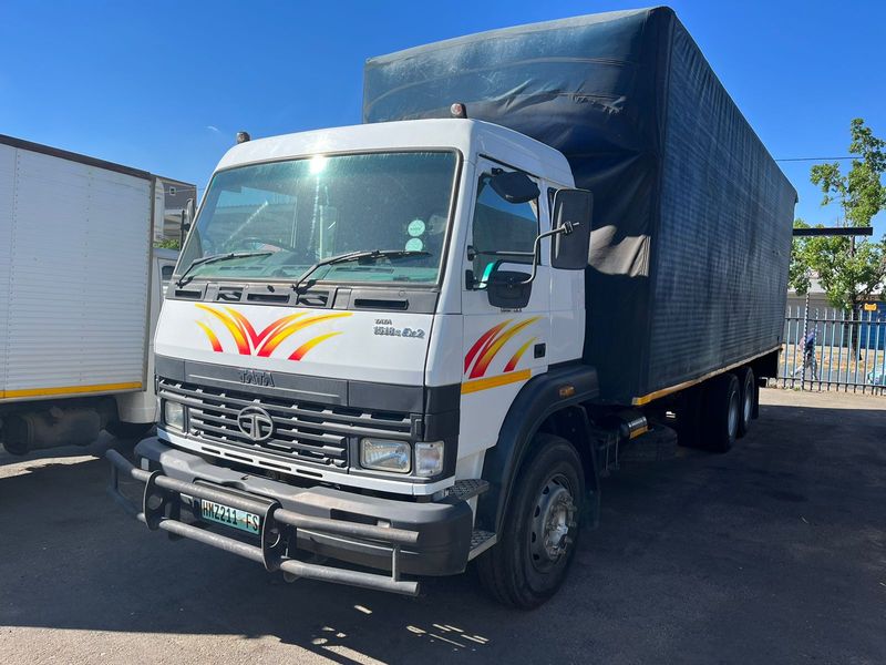 TATA LPT 1518 SLEEPER CAB WITH TAG AXLE AND VOLUME BODY