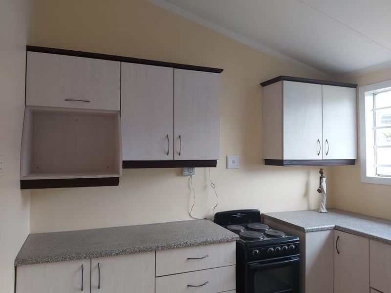 1 BED COUNCIL FLAT IN WEYLEN CLOSE NEAR WESTHAM BAKERY R3800-00 EXCL PREPAID MUNICIPALITY