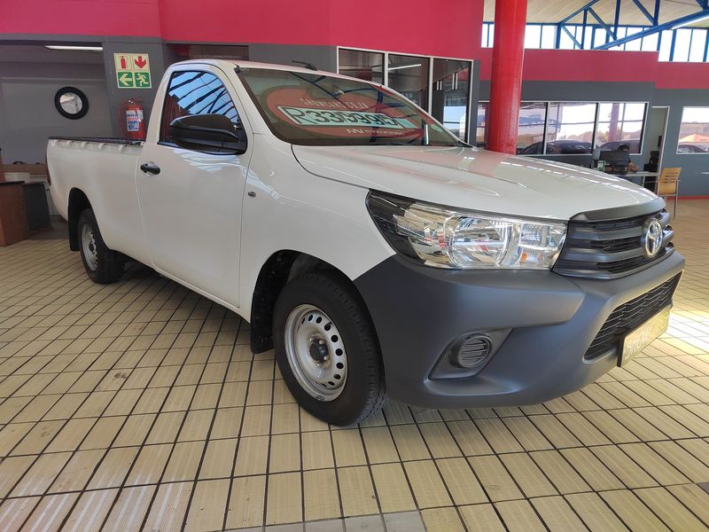 Toyota Hilux 2.4 GD, White with 121983 KMS, CALL LAUREN 078 251 2148