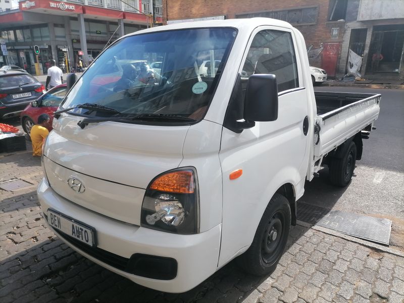2016 Hyundai H100 Bakkie 2.6D Deck, White with 82000km available now!