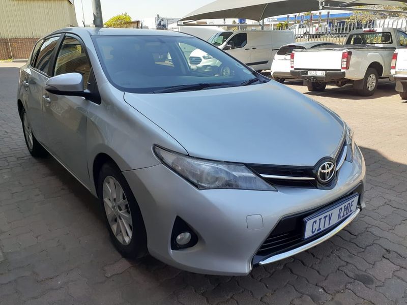 2014 Toyota Auris 1.4 RS, Silver with 72000km available now!
