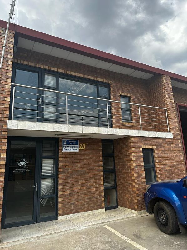 Mini unit to let in Clayville
