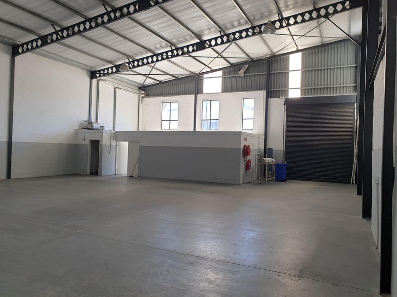 Neat warehouse in Rivergate available immediately